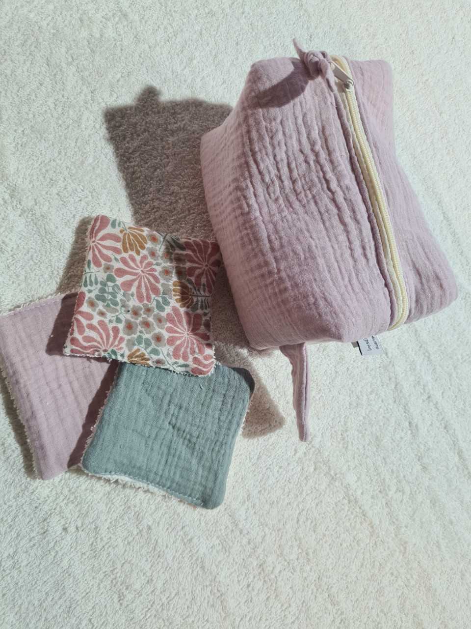 TROUSSE DE TOILETTE PLIABLE ROSE